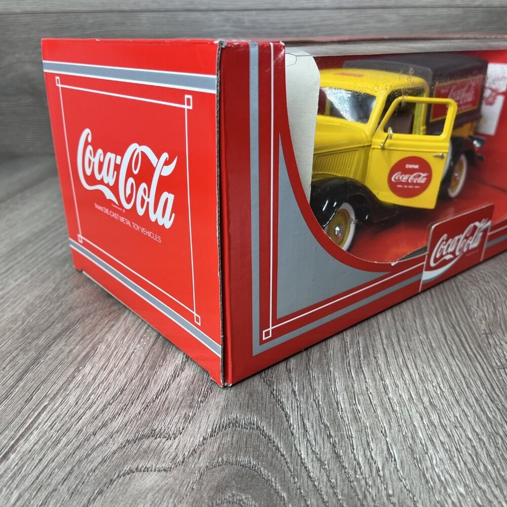 Hartoy Coca Cola 1936 Ford Delivery Truck 1:18 Scale Solido - 1979 - Picture 13 of 14